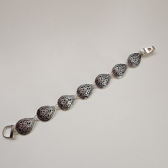 NWT Embossed Antique Metal Teardrop Magnetic Link Bracelet - Picture 3 of 9